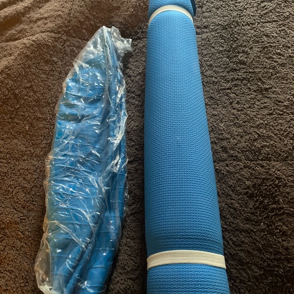 BLUE EXERCISE BALL & MAT .. PREOWNED BUT NEVER USED .. STILL IN PACKAGING - Picture 1 of 5